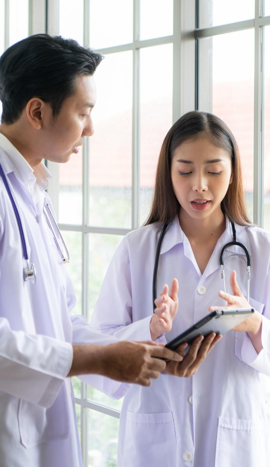 以智慧病房业务平台为核心，统一承载护理、查房、病区管理与床旁交互能力。